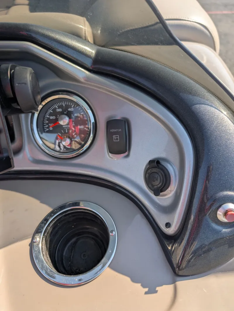 Slide: The Image of Tracker Sport 22DLX Fish 2020 - 5