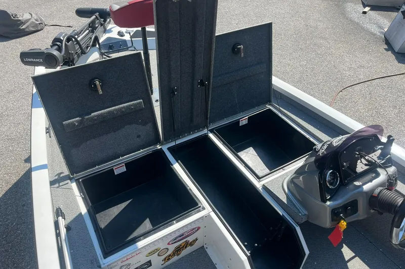 Slide: The Image of 2020 G3 BOATS Sportsman 1810 with Yamaha Vmax 115 SHO, open storage compartments. - 11