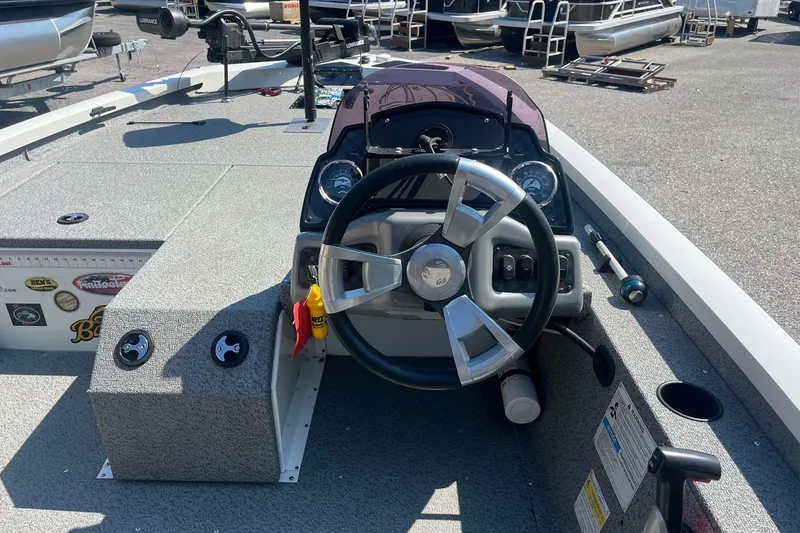 Slide: The Image of 2020 G3 BOATS Sportsman 1810 dashboard with Yamaha Vmax 115 SHO controls. - 13