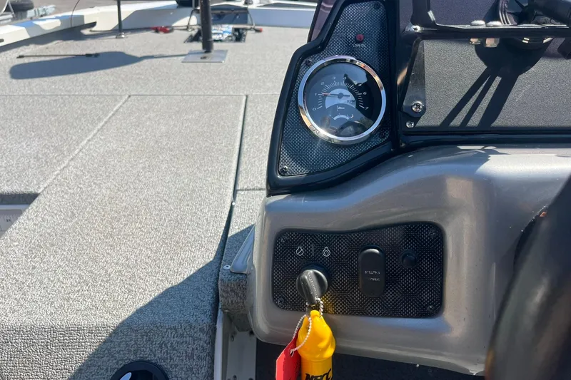 Slide: The Image of 2020 G3 BOATS Sportsman 1810 dashboard with Yamaha Vmax 115 SHO controls. - 15