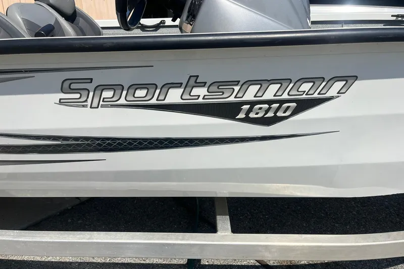Slide: The Image of 2020 G3 BOATS Sportsman 1810 with Yamaha Vmax 115 SHO, side view. - 2