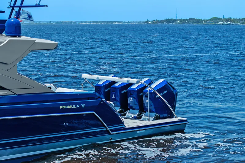 Slide: The Image of 2024 Formula 500 Super Sport Crossover luxury boat on water, featuring sleek design and powerful engines. - 10