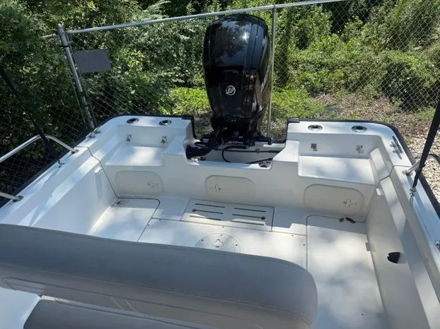 Slide: The Image of Boston Whaler 170 Montauk 2022 - 5