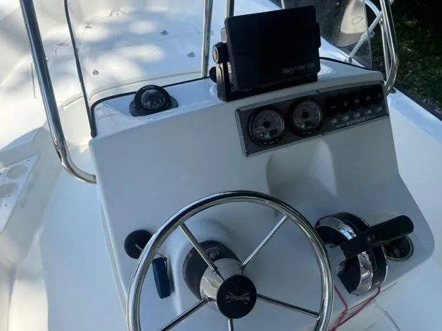 Slide: The Image of Boston Whaler 170 Montauk 2022 - 6