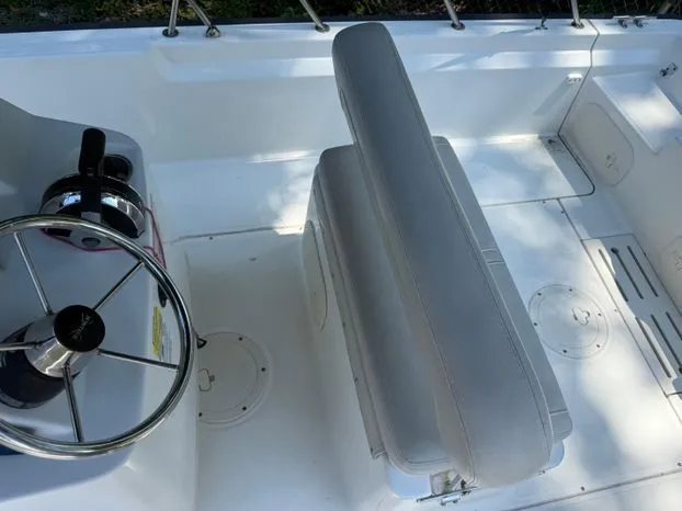 Slide: The Image of Boston Whaler 170 Montauk 2022 - 7