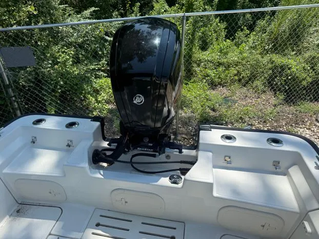 Slide: The Image of Boston Whaler 170 Montauk 2022 - 8