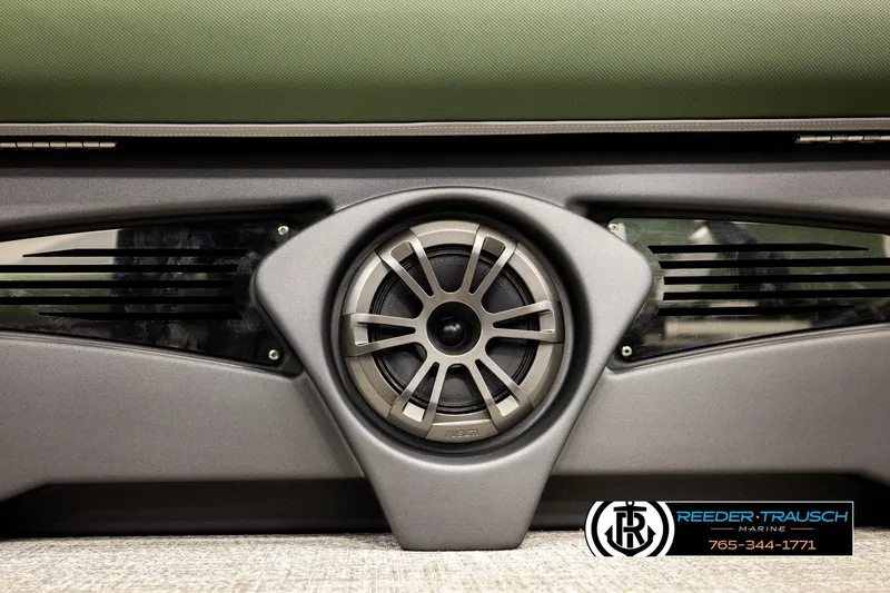 Slide: The Image of 2026 Avalon LSZ EL speaker system detail with Reeder-Trausch Marine branding. - 39