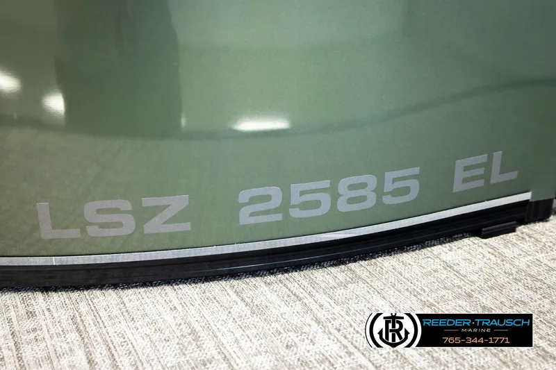 Slide: The Image of 2026 Avalon LSZ EL boat with "LSZ 2585 EL" marking, Reeder-Trausch Marine logo visible. - 45