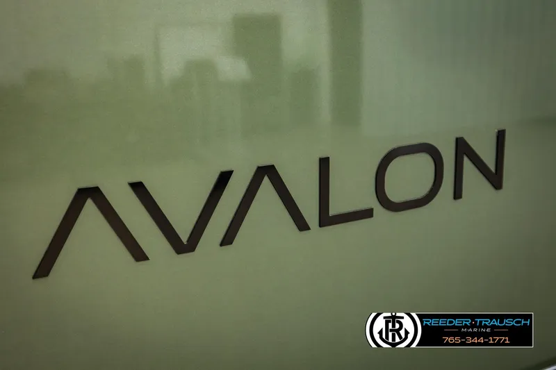 Slide: The Image of 2026 Avalon LSZ EL logo on a sleek surface, Reeder-Trausch Marine branding visible. - 46
