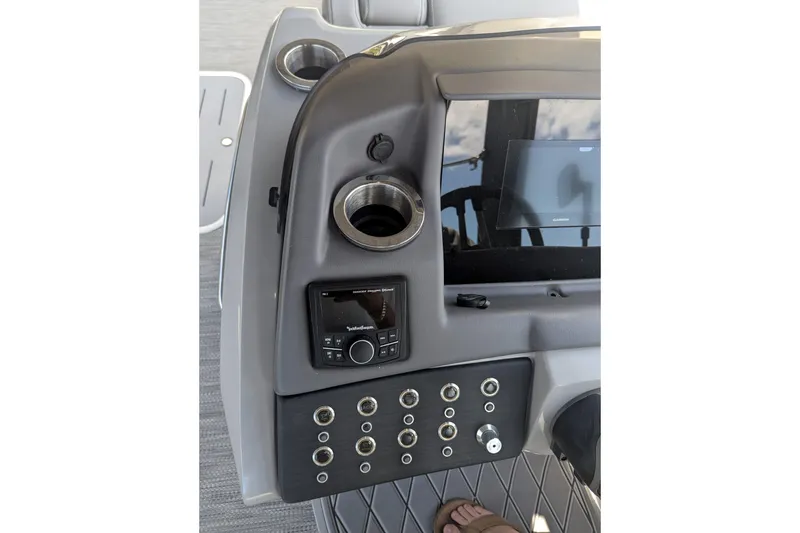 Slide: The Image of 2023 Bennington R 27 RSRAX2 boat dashboard with controls and cup holders. - 10