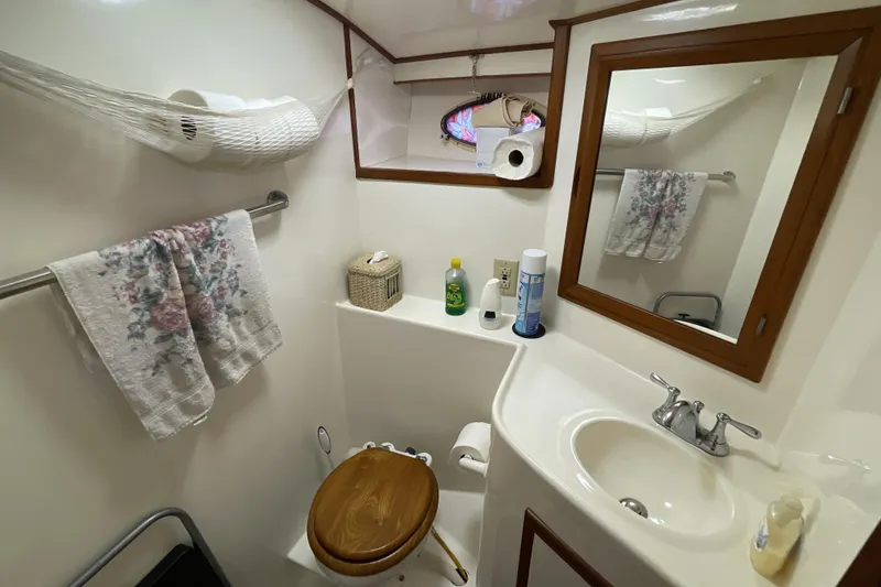 Slide: The Image of Skylight view from inside a 1989 Jefferson 37 Sundeck boat cabin. - 43