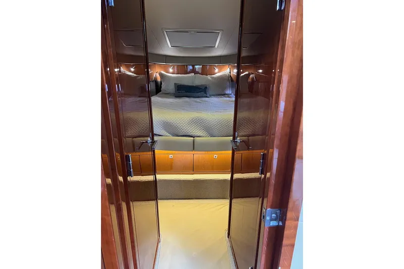 Slide: The Image of Luxurious cabin interior of 2015 Sea Ray 470 Sundancer yacht with elegant bedding. - 36