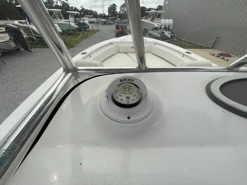 Slide: The Image of Sea Hunt Triton 225 2020 - 13