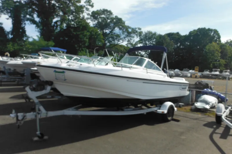 Slide: The Image of 1998 Boston Whaler 20 Ventura Bowrider on trailer, parked outdoors. - 1