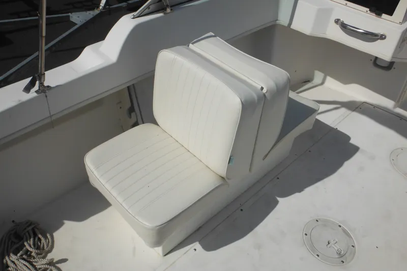Slide: The Image of 1998 Boston Whaler 20 Ventura Bowrider interior seating, white upholstery, clean and spacious design. - 24