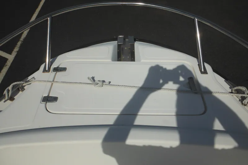 Slide: The Image of 1998 Boston Whaler 20 Ventura Bowrider bow with rope and shadow on deck. - 27