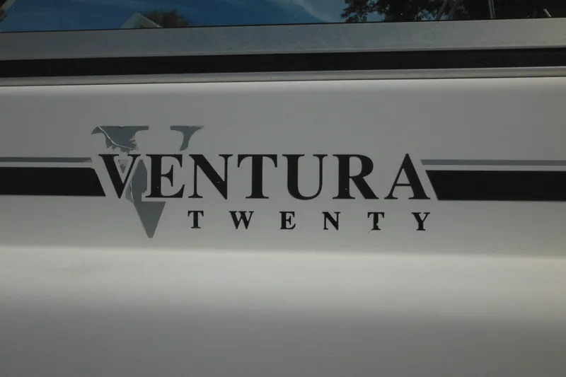 Slide: The Image of 1998 Boston Whaler 20 Ventura Bowrider logo on boat exterior. - 4