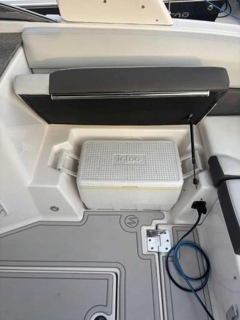 Slide: The Image of Regal 2700 Bow Rider 2013 - 18