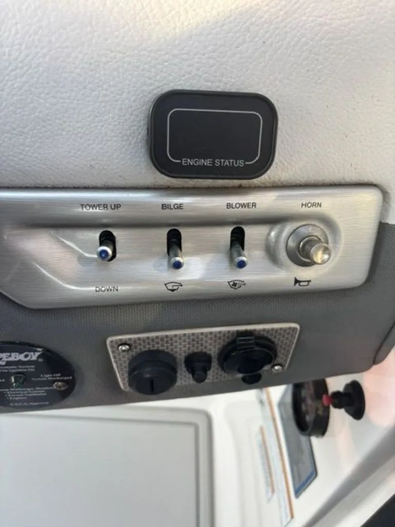 Slide: The Image of Regal 2700 Bow Rider 2013 - 9