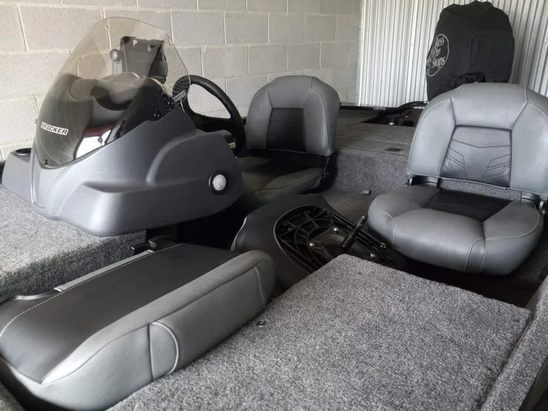 Slide: The Image of Bass Tracker Pro 170 2024 - 7