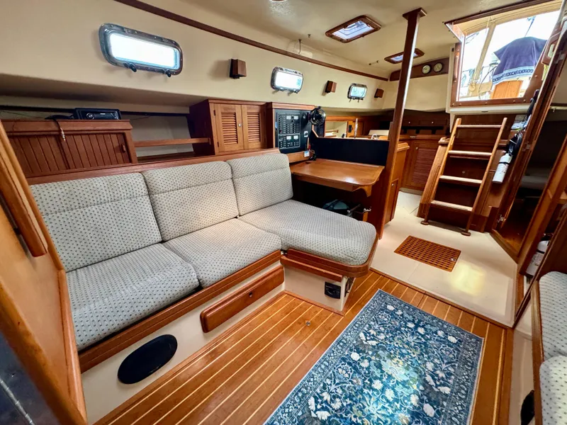 Slide: The Image of Interior of 2000 Island Packet 40 sailboat with cozy seating and wooden flooring. - 27