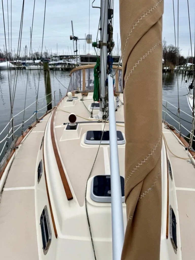 Slide: The Image of Island Packet 40 sailboat deck, 2000 model, docked in a marina. - 6