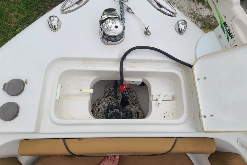 Slide: The Image of 2018 Sea Hunt Gamefish 25 boat anchor storage with rope and winch. - 5
