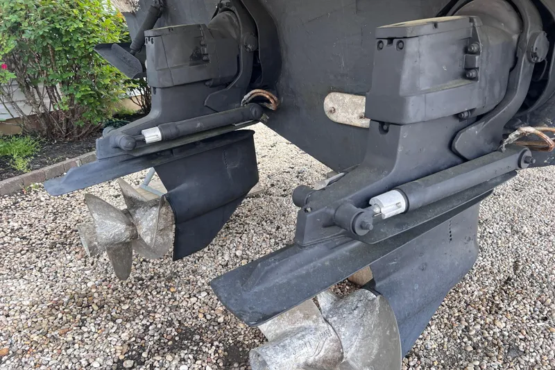 Slide: The Image of Dual propellers of a 2000 Sea Ray 290 Amberjack on gravel surface. - 21