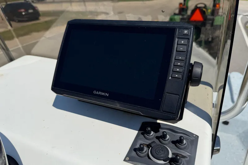 Slide: The Image of Garmin navigation device on Destiny 190 TV boat dashboard, 2004 model. - 15