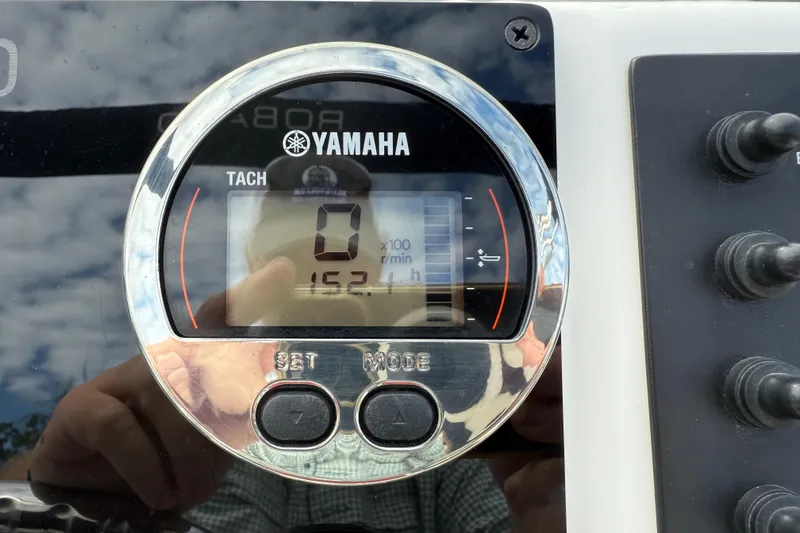 Slide: The Image of Yamaha tachometer on 2018 Robalo R180 Center Console boat dashboard. - 15