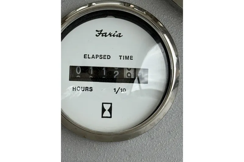 Slide: The Image of Hour meter reading 112.9 hours on 2007 Bayliner 246 Discovery boat. - 13