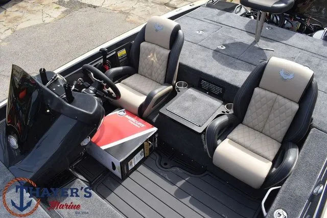 Slide: The Image of Phoenix Bass Boats 721 ZXL 2026 - 31