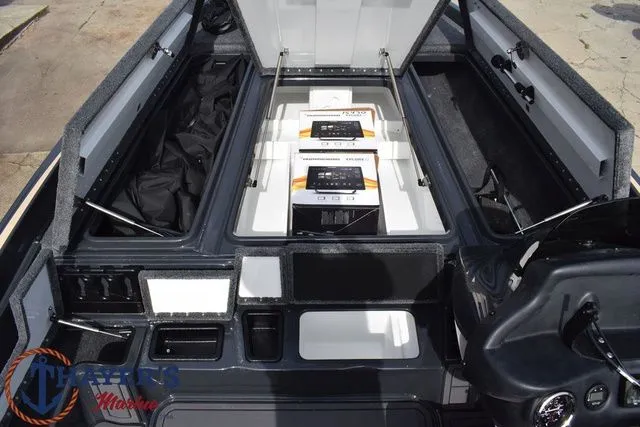 Slide: The Image of Phoenix Bass Boats 721 ZXL 2026 - 32