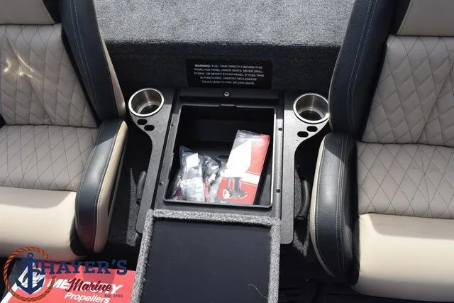 Slide: The Image of Phoenix Bass Boats 721 ZXL 2026 - 40