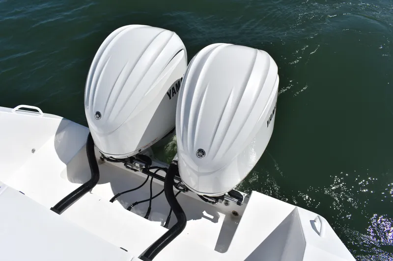 Slide: The Image of 2008 Regulator 32 Forward Seating boat with twin Yamaha outboard engines on water. - 37