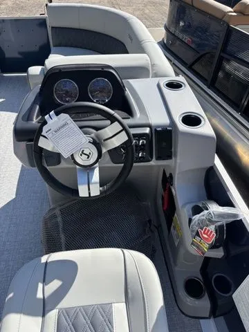 Slide: The Image of Harris Cruiser 210 SLDH 2026 - 12