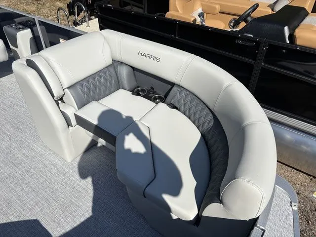 Slide: The Image of Harris Cruiser 210 SLDH 2026 - 9