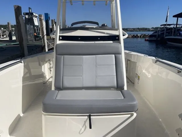 Slide: The Image of Boston Whaler 230 Outrage 2024 - 10
