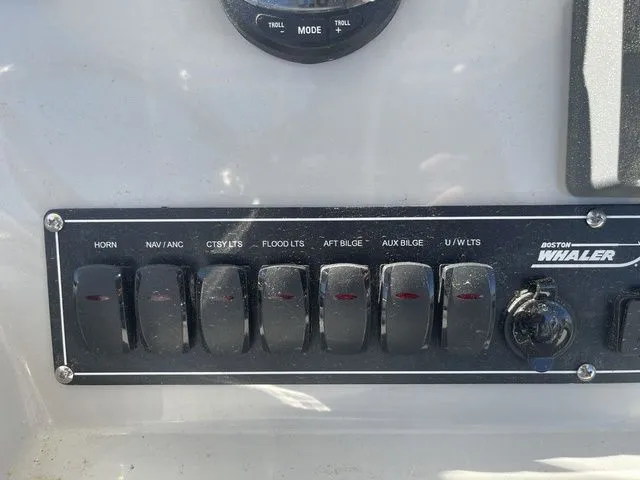 Slide: The Image of Boston Whaler 230 Outrage 2024 - 17