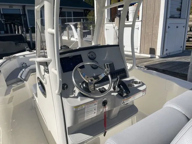 Slide: The Image of Boston Whaler 230 Outrage 2024 - 19