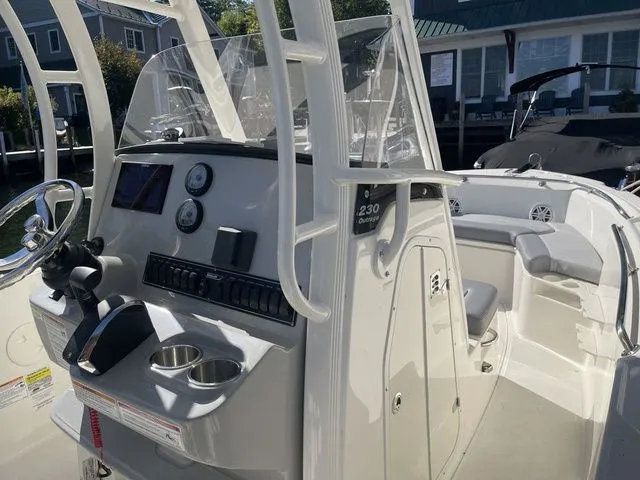 Slide: The Image of Boston Whaler 230 Outrage 2024 - 20