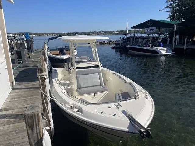 Slide: The Image of Boston Whaler 230 Outrage 2024 - 4