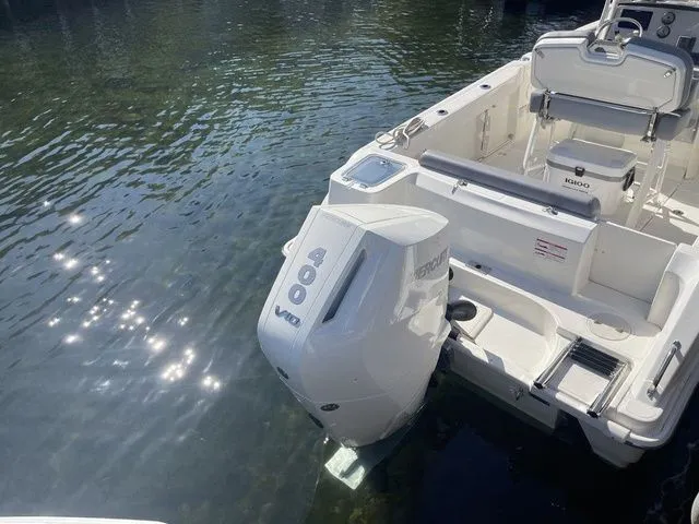 Slide: The Image of Boston Whaler 230 Outrage 2024 - 7