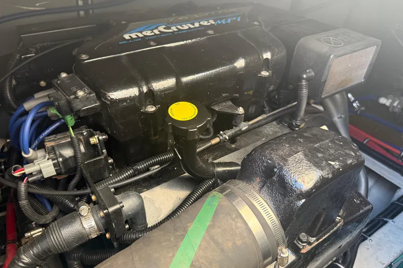 Slide: The Image of Engine of a 1997 Wellcraft 3300 Coastal boat, featuring MerCruiser MPI system. - 15