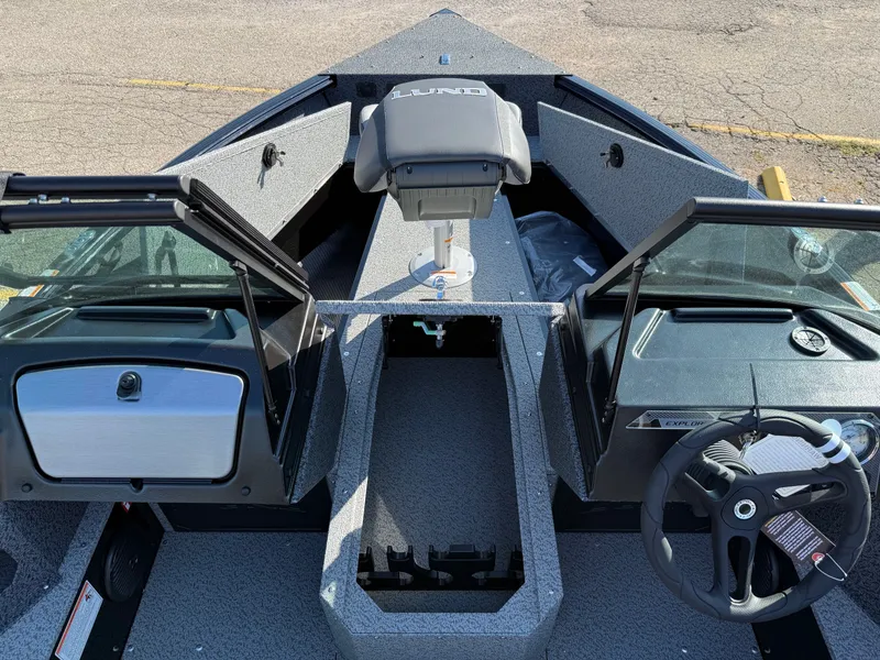 Slide: The Image of Lund 1800 Explorer Sport 2026 - 10