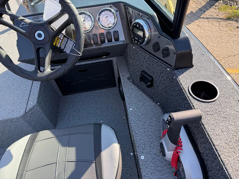 Slide: The Image of Lund 1800 Explorer Sport 2026 - 4