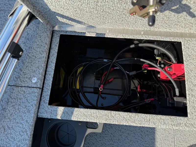 Slide: The Image of Lund 1800 Explorer Sport 2026 - 5