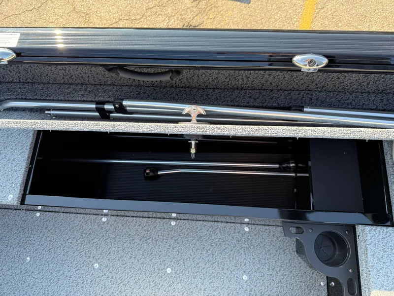 Slide: The Image of Lund 1800 Explorer Sport 2026 - 6