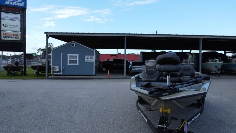 Slide: The Image of Tracker Pro Team 175 TF 2026 - 10