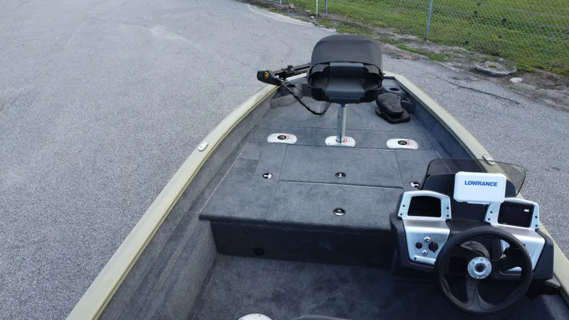 Slide: The Image of Tracker Pro Team 175 TF 2026 - 11